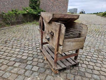 Antieke houten kafmolen, Nieuw