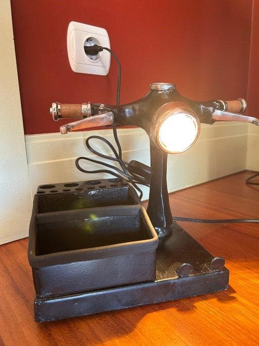 Vespa “Desk Edition” - Tafellamp - Uniek en bijzonder, Antiquités & Art, Art | Objets design