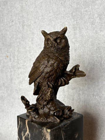 Beeld, Uil op een voet van marmer - 27 cm - Brons, Marmer, Antiek en Kunst