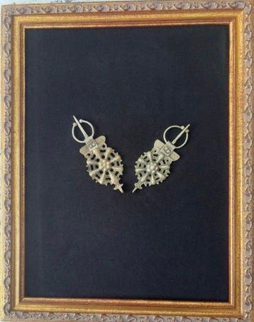Een paar fibulae in Amazigh-stijl. - Zilver, Legering -, Antiquités & Art, Art | Art non-occidental