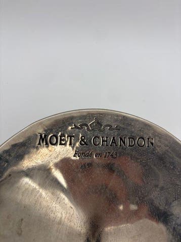 NO RESERVE, Moet e Chandon - Asbak - Metaal