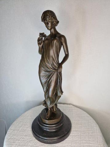 Pittaluga - Beeld, bronzen beeld vrouw met bloemen Pittaluga