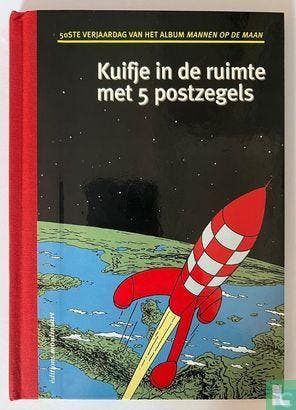 Kuifje in de ruimte met 5 postzegels - 2004, Eén stripboek, Verzenden, Zo goed als nieuw, Studio Moulinsart.