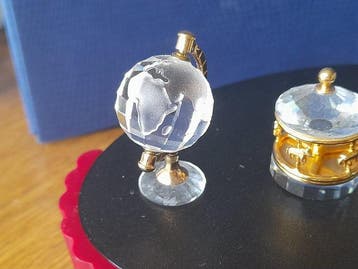 Swarovski - Beeldje - Memories draaimolen ,wereldbol en