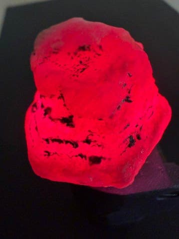 Robijn Ruw. Schitterende 117 ct. Mozambique Grote