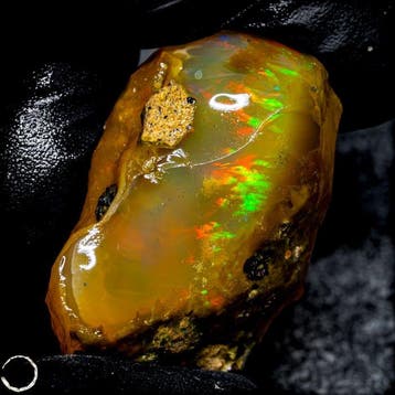 Crystal Opal – ruwe steen met spectaculair kleurenspel