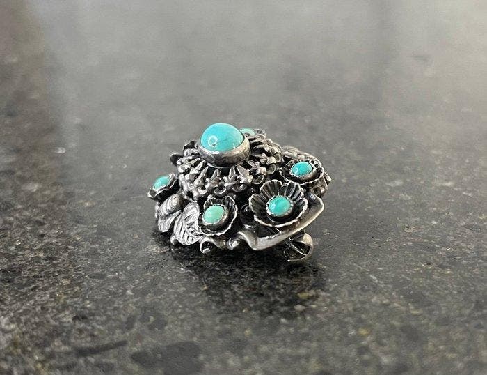 Vintage Zweedse zilveren broche met 7 natuurlijke turkoois, Antiek en Kunst, Kunst | Niet-Westerse kunst