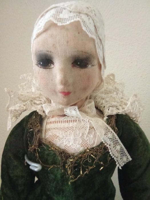 Unknown Manufacturer - Pop - Doll In Costume, Antiek en Kunst, Antiek | Speelgoed