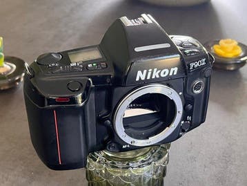 Nikon F90X . No sticky filmdoor. Analoge camera, Audio, Tv en Foto, Nieuw