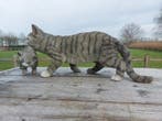 Beeld, garden statue 50 cm long cat with kitten - 20 cm -