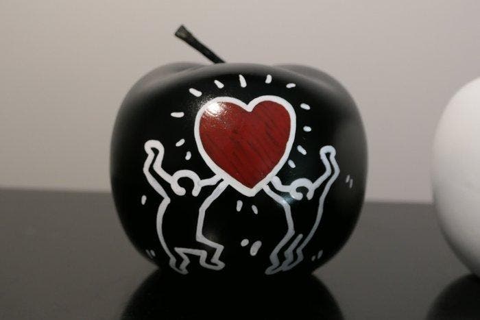 RichART - Lot de 2 pommes en hommage à Keith Haring - Série, Antiquités & Art, Art | Peinture | Moderne