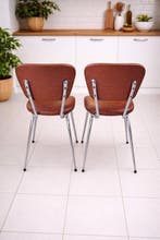 Stoel - skaï, Verchroomd - Twee vintage stoelen, Antiek en Kunst