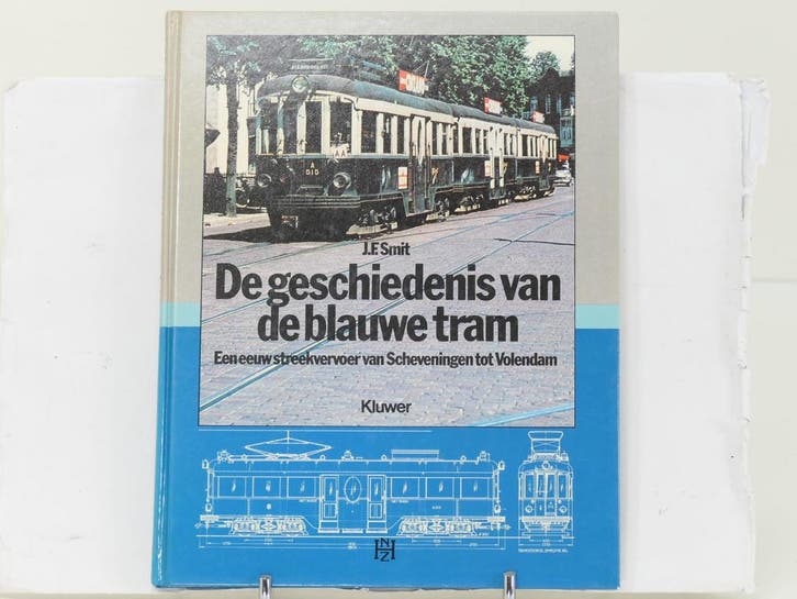 De geschiedenis van de blauwe tram – Een eeuw streekvervo., Boeken, Vervoer en Transport, Nieuw, Ophalen of Verzenden