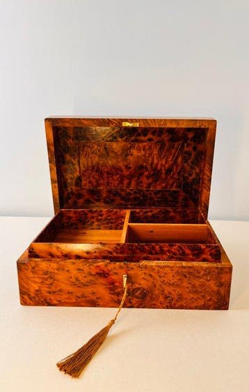 Doos - Thuja-wortel - Doos van thuja-loupehout., Antiek en Kunst