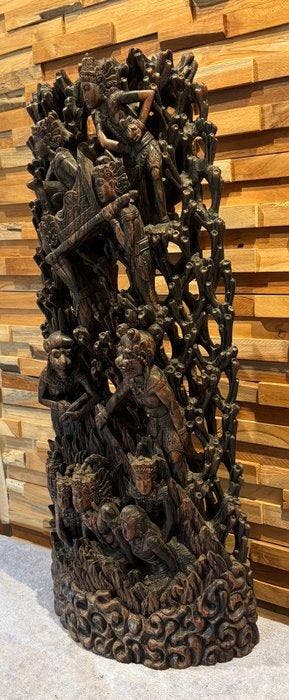Totem balinais sculpté en ronde-bosse, scène mythologique,, Antiek en Kunst