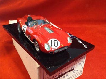 Faenza 43 - made in Italy 1:43 - Voiture de course miniature