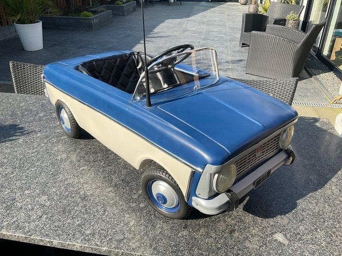 Moskvich - Trapauto Pedal Car - 1990-2000 - Rusland, Antiek en Kunst, Antiek | Speelgoed