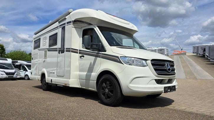 Carthago C-Tourer T 143 LE op Mercedes met automaat 06514, Caravans en Kamperen, Mobilhomes, Cassettetoilet, Automaat, L-zit, Diesel