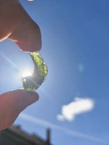Moldaviet Moldavite - Hoogte: 3.5 cm - Breedte: 2.2 cm- 8.4