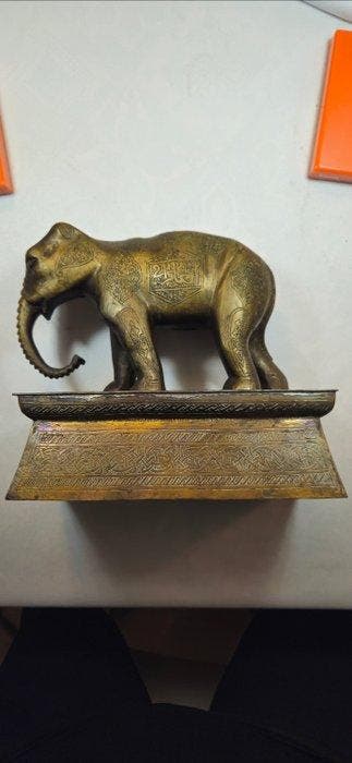 olifant - Messing - Midden-Oosten - Qajar dynastie