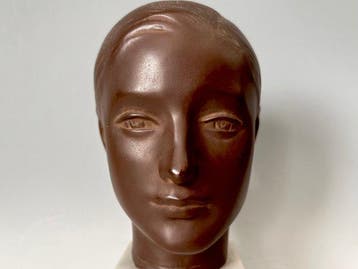 Bronze bust of LOLA - Yasutake Funakoshi ()