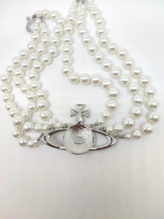 Vivienne Westwood - laiton - Collier - Perles à trois rangs, Antiek en Kunst, Curiosa en Brocante