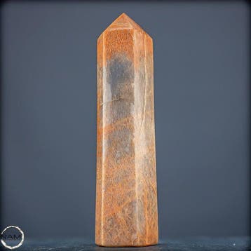 Natuurlijke perzikmaansteen Obelisk- 1841.12 g