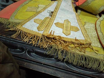 Grote partij antieke liturgische ornamenten (16) - Zijde -