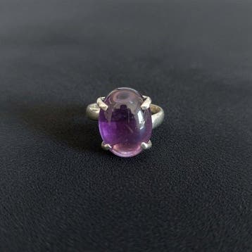 Ring van amethist van mooie kwaliteit, zeer helder.