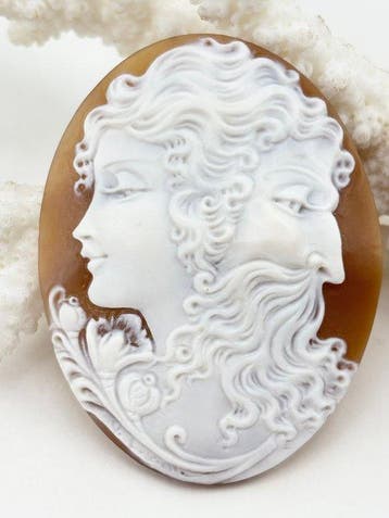 CASSIS MADAGASCARIENSIS - Cameo - Handgesneden camee