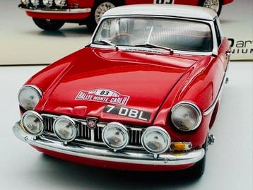 Autoart 1:18 - Voiture de course miniature - MGB GT MKII -