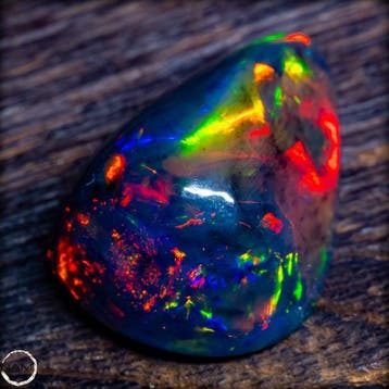 Larg Natural Black Opal – Een zweem van de oceaan, gevangen, Nieuw