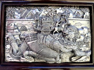 Reliëf, ‘Ramakien’ Battle Scene with Hanuman 38.5x - 28 cm -