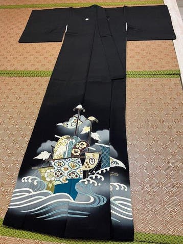 Zwarte zijden kimono met tomesleeved mouwen - Japan -, Antiek en Kunst