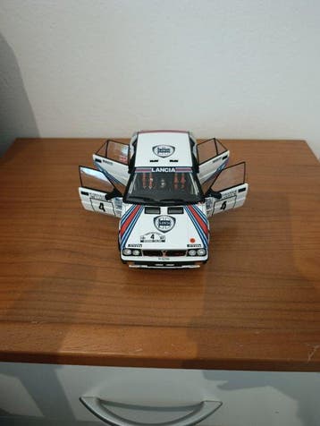 Kyosho 1:18 - Modelauto - Lancia delta - vierwielaandrijving, Nieuw