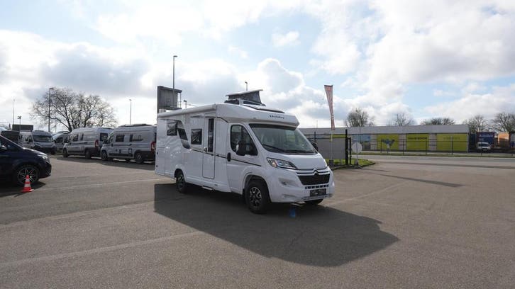 Hobby Optima Ontour V65 GQ nieuw met daginschrijving 43423, Caravans en Kamperen, Mobilhomes, Cassettetoilet, Handgeschakeld, Diesel