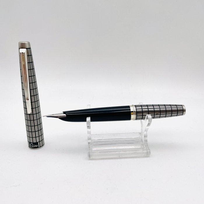 Pilot - Elite silver grid 18K H876 - Zonder minimumprijs -, Collections, Stylos