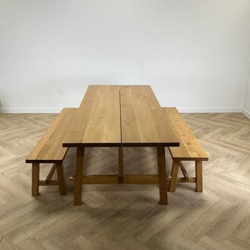 Ikea Mockelby eikenhouten tafel + 2 bankjes  (hxbxd) 235x100, Huis en Inrichting, Tafels | Eettafels, Gebruikt