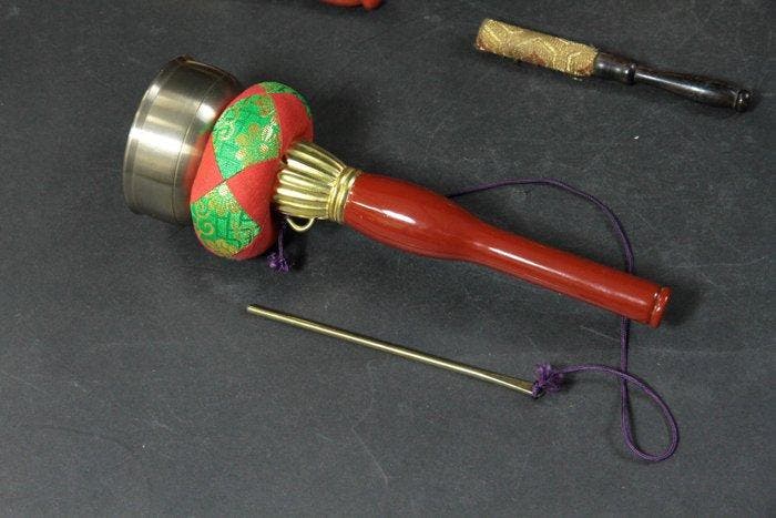 Objets bouddhiques - Ensemble de cloche Orin bouddhiste :, Antiek en Kunst, Antiek | Overige Antiek