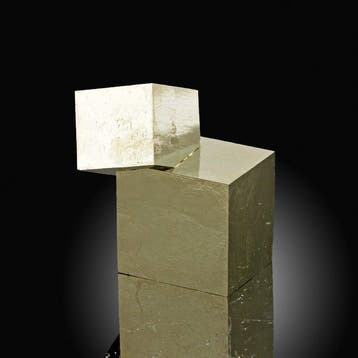 Glanzende samengegroeide pyriet Kubus-Paar - Hoogte: 4.8 cm