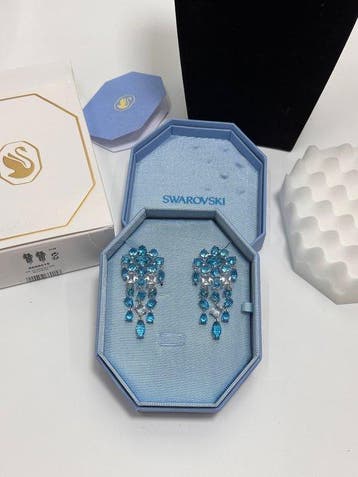 Swarovski - Beeld, Millenia Collection Blue Crystal Earrings
