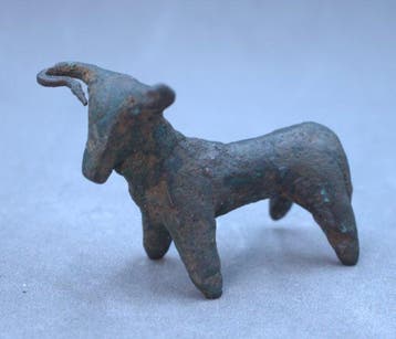 Luristan Bronze statuette of a bull - 52 mm