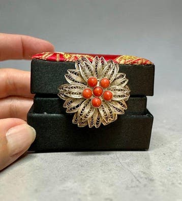 Zilver - Broche - Speld of hangertje van koraal