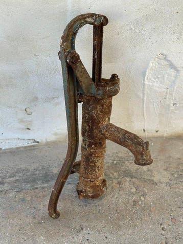 Pomp (1) - elephas - pompa manuale pozzo Elephas - 1950-1960