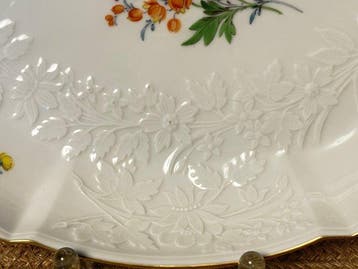 Meissen, Zwei Knaufschwerte - Plat - porcelaine décorée dor