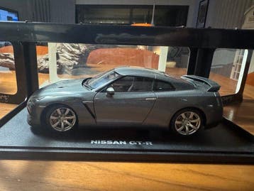 Autoart 1:18 - Modelauto - Nissan GT-R R35, Nieuw