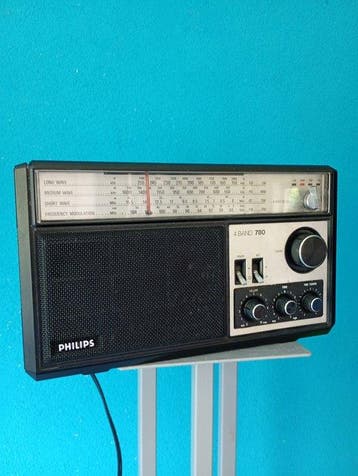Philips - 4 Band 780 Portable 4-Band Transistorradio