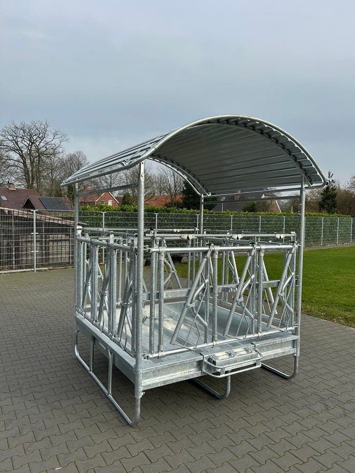 Op voorraad Hooiruif met zelfsluitend voerhek voor runderen!, Animaux & Accessoires, Box & Pâturages, Accessoires