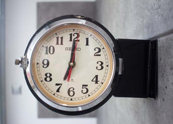 Wandklok - Seikosha - Staal, Bakeliet, Plastic, Glas -, Antiek en Kunst