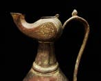 Islamitisch - Seldjoekidische waterkan in brons met